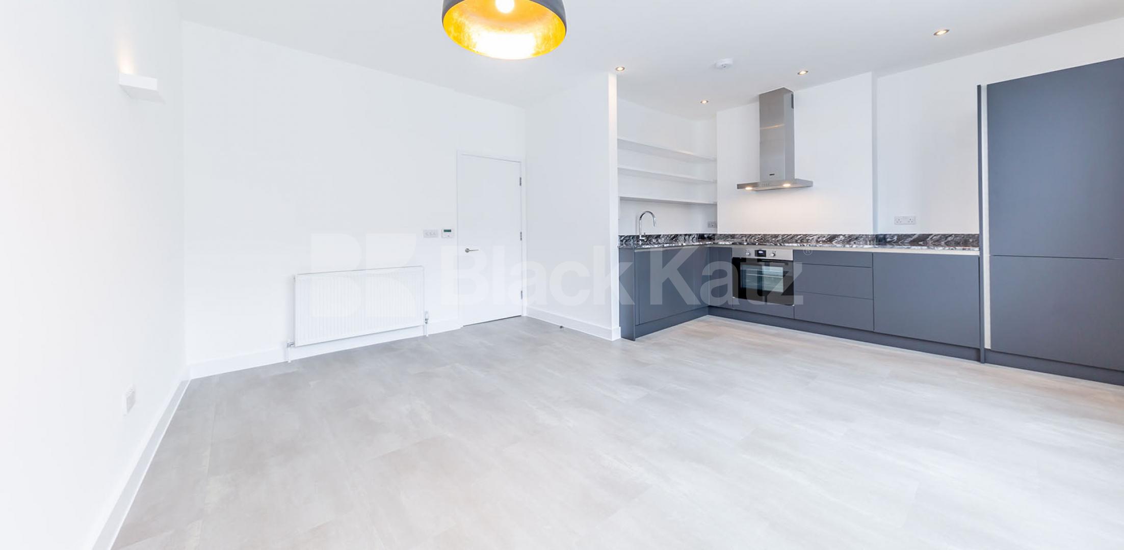 			NEWLY REFURBISHED & ROOF TERRACE! , 1 Bedroom, 1 bath, 1 reception Flat			 York Way, CAMDEN